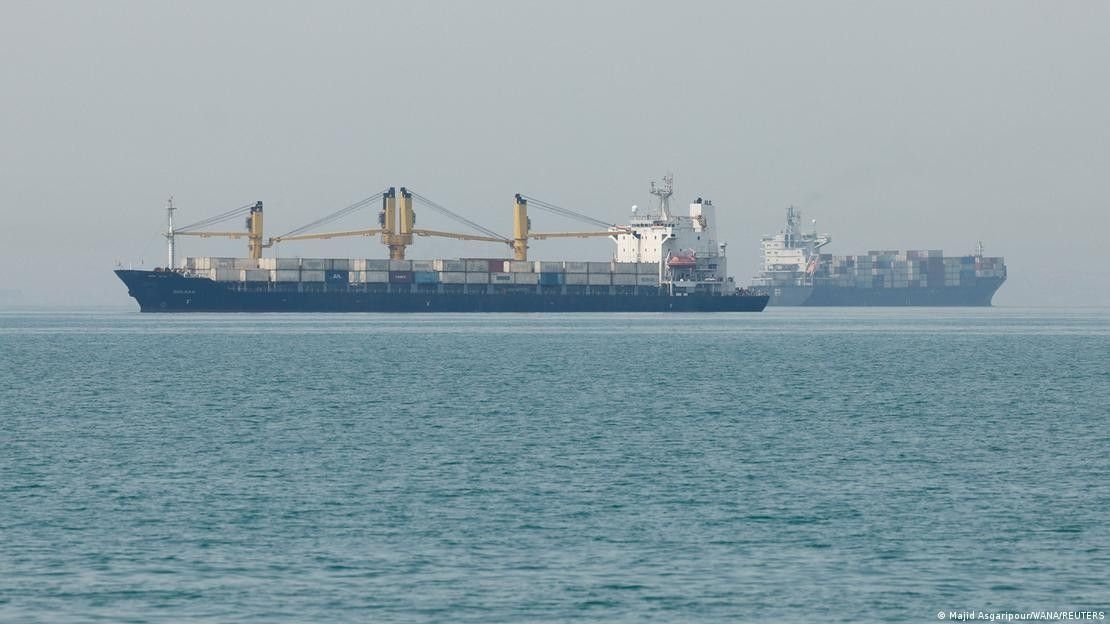 Estreito de Ormuz terá fluxo de navios normalizado em 30 dias