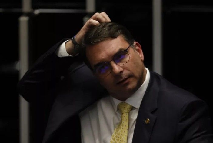 Flávio Bolsonaro escolhe marqueteiro para reposicionar comunicação