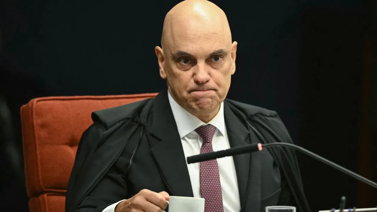 Moraes nega pedido de prisão domiciliar para Bolsonaro