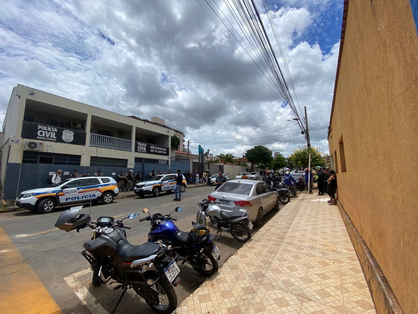 Funcionária de supermercado finge pedidos e furta produtos caros
