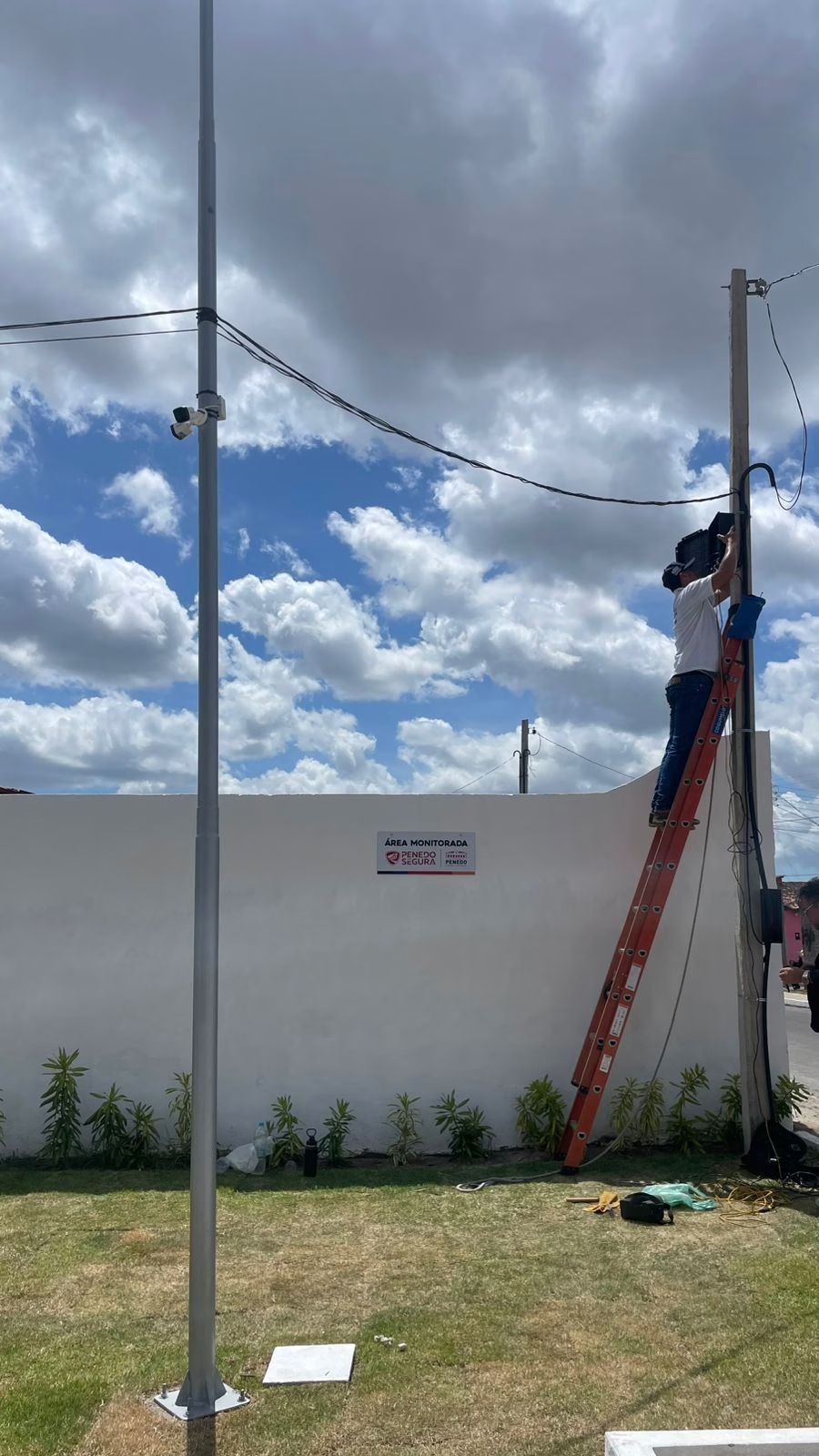 Penedo implanta câmeras de segurança na nova praça