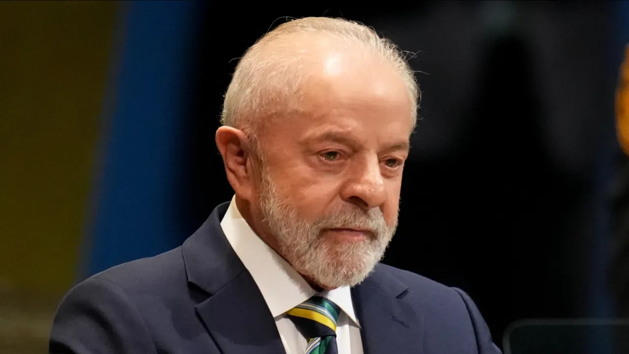 Lula anuncia saída de ministros até o dia 2