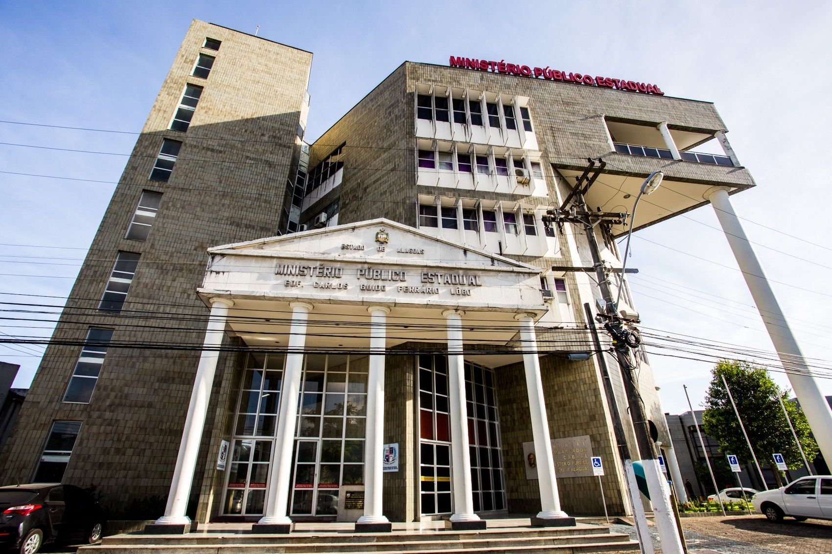 Padrasto condenado a 51 anos por abusar de enteadas