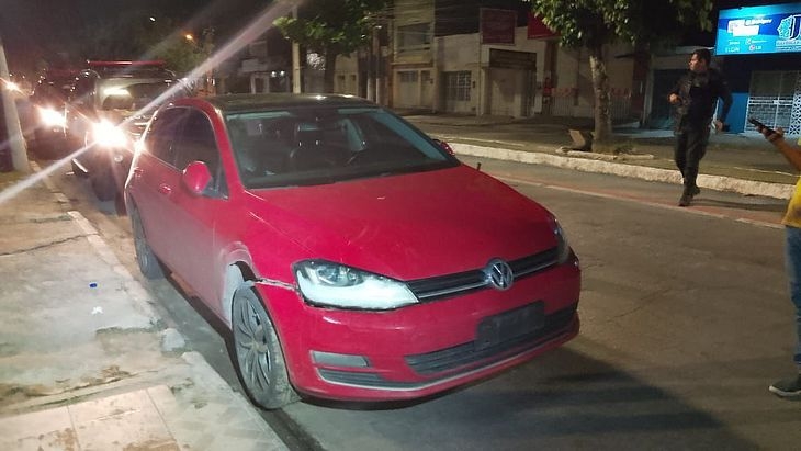 Após alerta geral, PM prende dois e apreende carro usado para roubos na parte baixa de Maceió